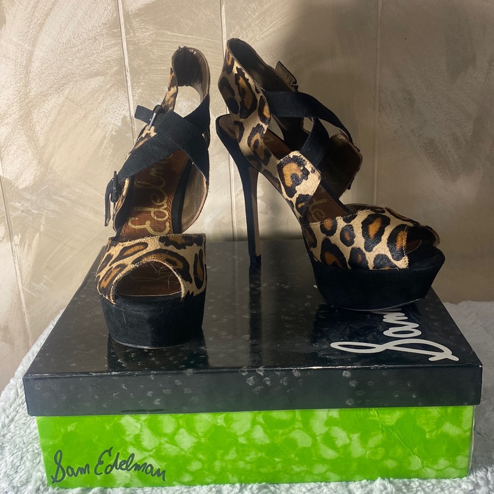 139. Sam Edelman real fur higher heel size 6.5